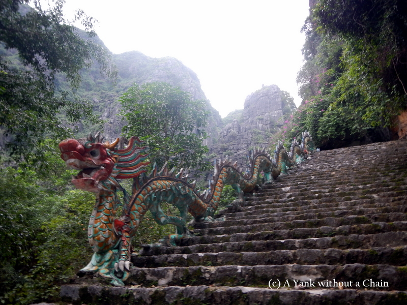 The beginning of the steps of the Mua cave